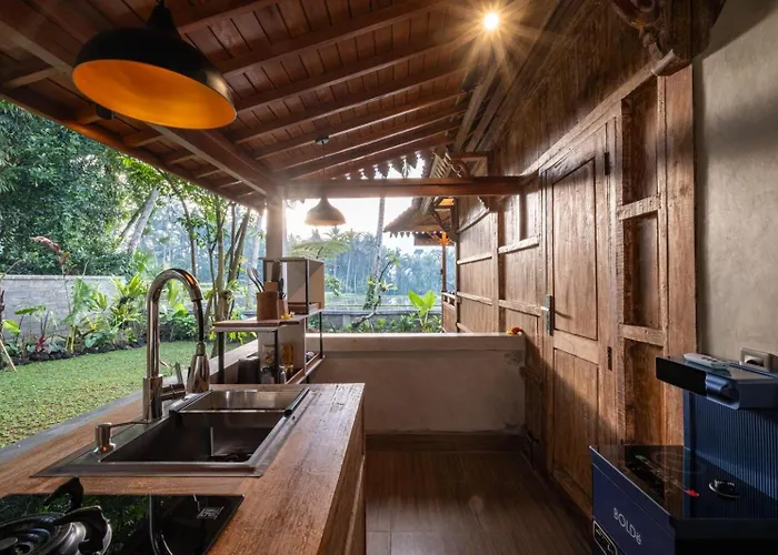Villa Umah Merta Kayu *